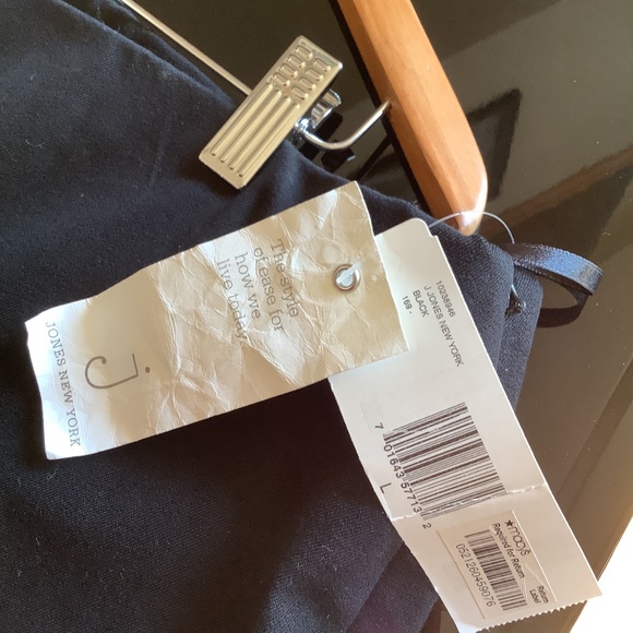 Jones of New York/Macy's Ladies black pants with side zipper. - Picture 2 of 2